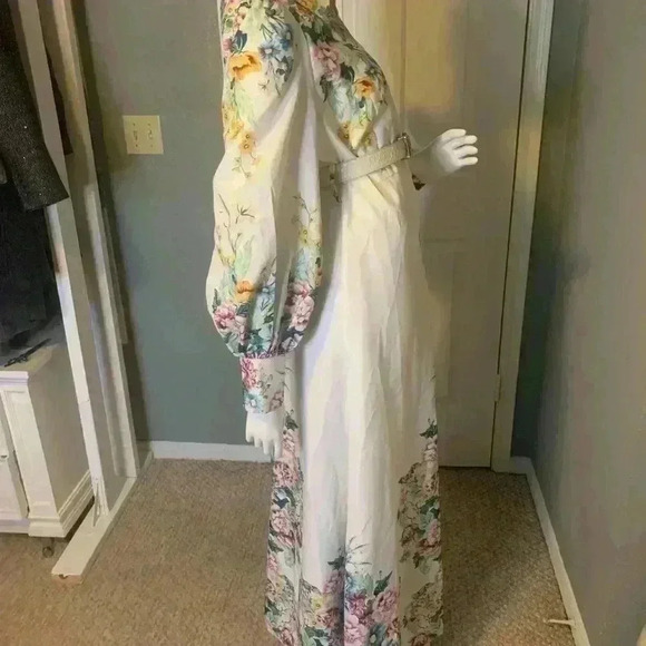 CUTELY COVERED MAXI FLORAL DRESS SIZE MEDIUM.  D9 - Picture 14 of 16